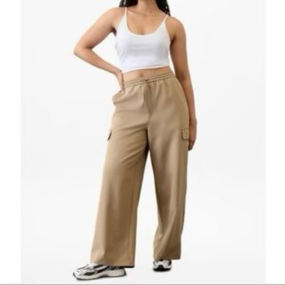 NWT Athleta Promenade Cargo Pants Small and Large Tan